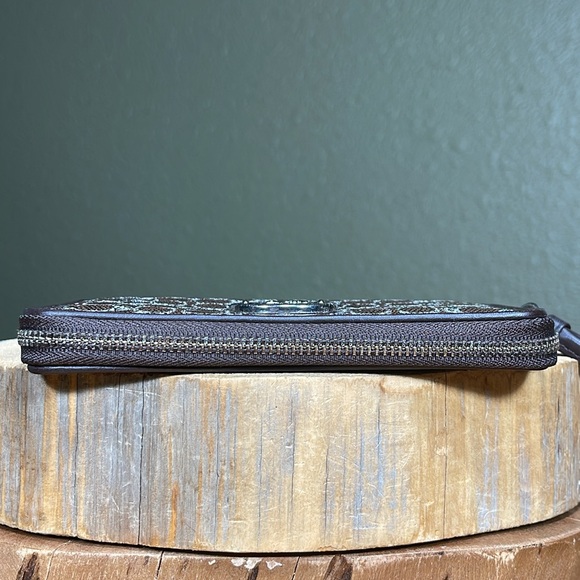 FINAL PRICE!!! COACH Signature Medium Wallet Wristlet - Picture 4 of 15